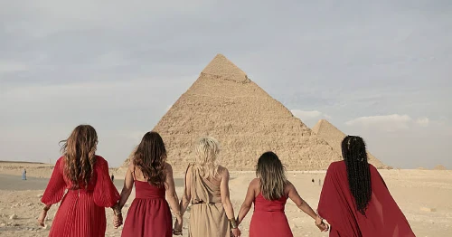 Travelers practicing yoga and meditation at a luxury desert wellness retreat in Egypt’s Siwa Oasis.
