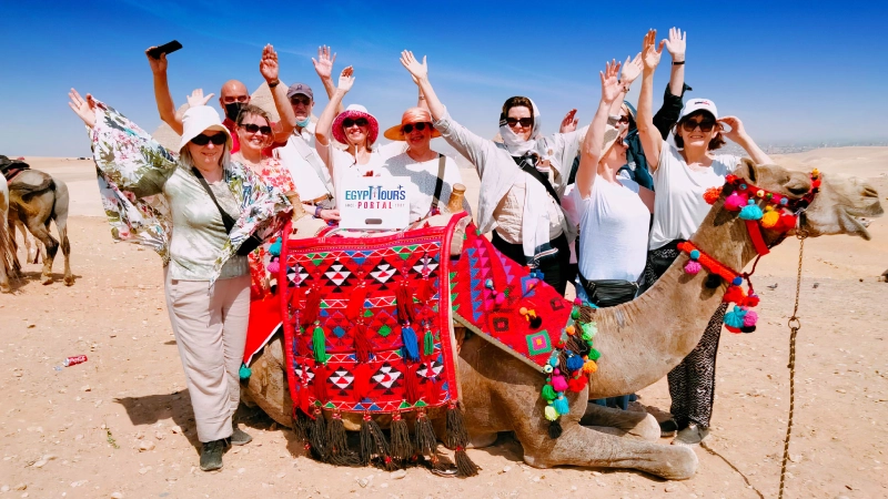 Comparison of Egypt’s desert in winter and summer, showing contrasting colors, light, and travel conditions.